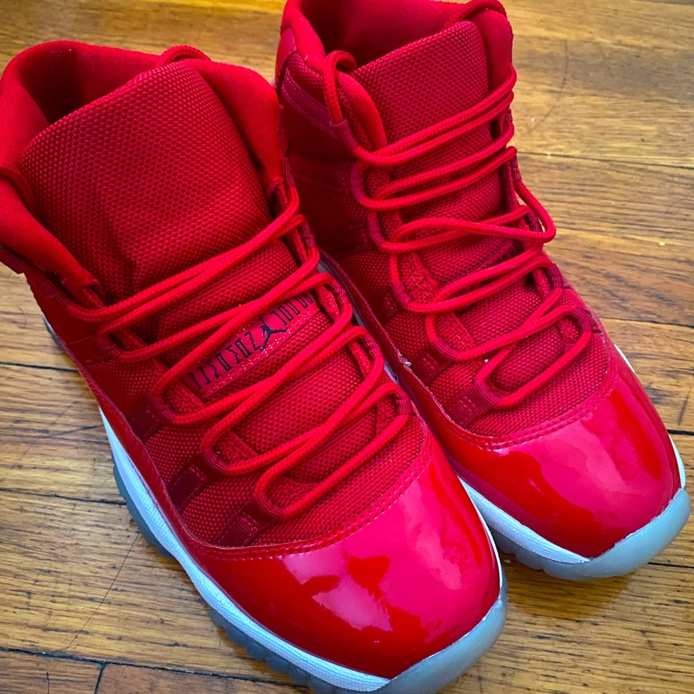 Air Jordan 11 Red
